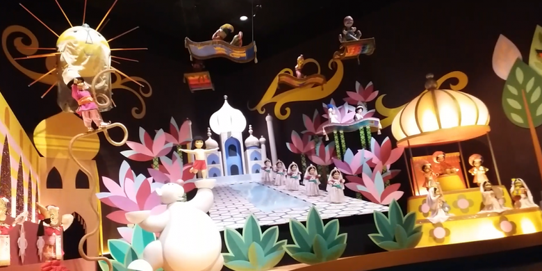 Wahana baru bernama Its a Small World di Tokyo Disneyland yang menampilkan sejumlah tokoh Disney dan budaya dari berbagai wilayah di dunia.