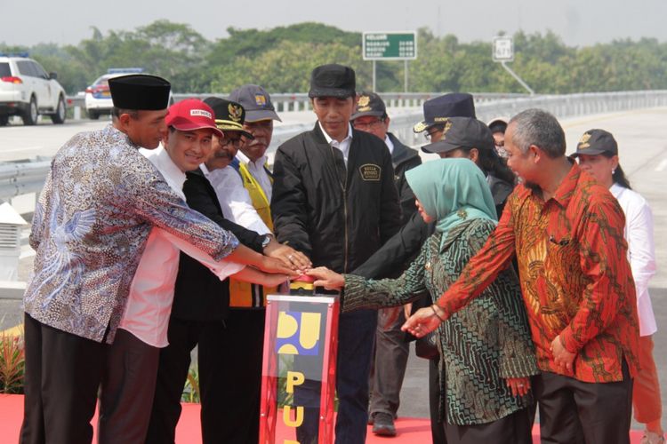 Jalan tol Jakarta-Surabaya resmi tersambung