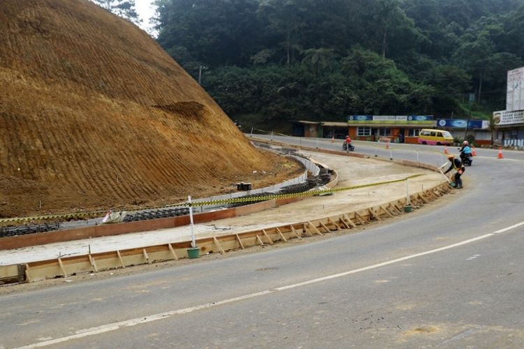 Proyek pelebaran jalur Puncak, Bogor.
