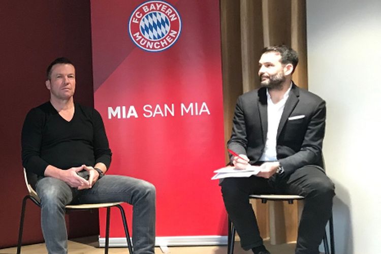Lothar Matthaeus (kiri) saat hadir di markas Bayern Muenchen dalam Bundesliga Media Visit, 22 Februari 2019. 