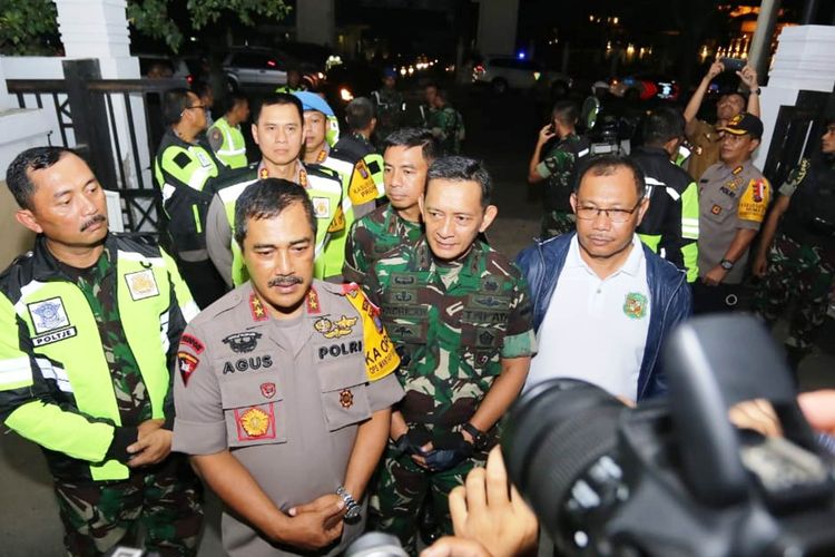 Patroli malam pengamanan Pemilu 2019 di Kota Medan langsung dipimpin Pangdam I/BB Mayjen M Sabrar Fadhilah, Kapolda Sumut Irjen Agus Andrianto, dan Danlantamal I Belawan Laksma Ali Triswanto, Rabu (17/4/2019)