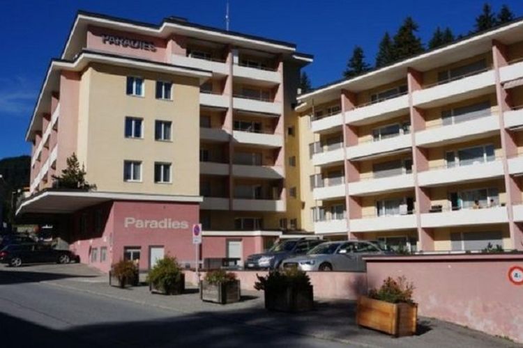 Apartmenthaus Paradies terletak di kawasan pegunungan Arosa.