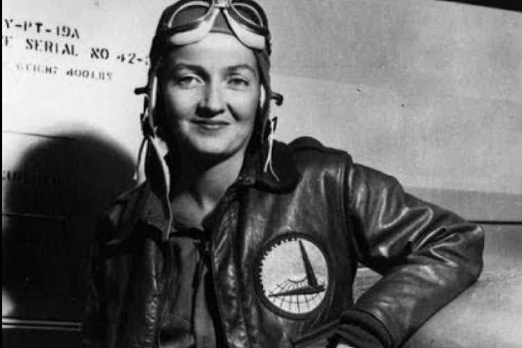Margot Duhalde semasa Perang Dunia II menerbangkan pesawat untuk Pasukan Pembebas Perancis di Inggris.