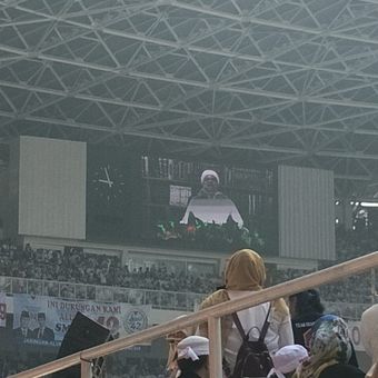 Imam Besar Front Pembela Islam (FPI) Rizieq Shihab memaparkan 10 alasan yang menurut dia membuat para pendukung antusias menghadiri kampanye pasangan capres-cawapres nomor urut 02 Prabowo Subianto-Sandiaga Uno.  Kesepuluh alasan itu ia sampaikan melalui tayangan video yang diputar saat kampanye akbar Prabowo-Sandiaga di Stadion Gelora Bung Karno (GBK), Senayan, Jakarta, Minggu (7/4/2019).