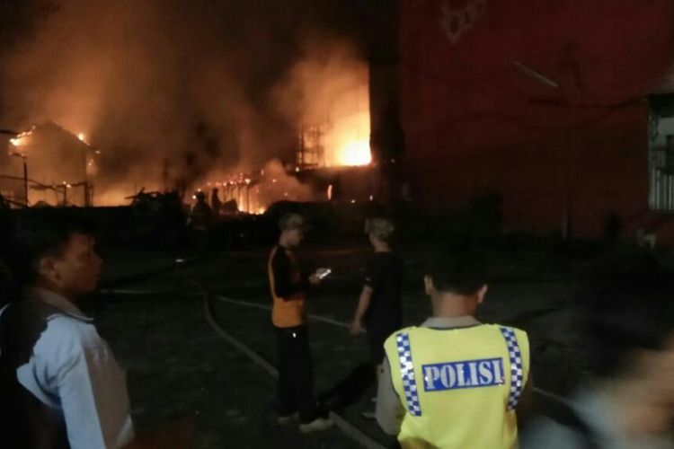 Kebakaran di Restoran Gurame Selera Nusantara di Margonda Depok.