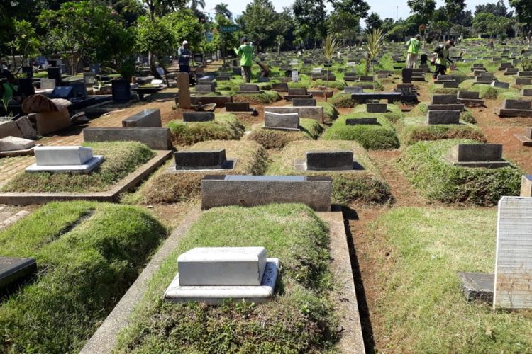 Kondisi lahan pemakaman di TPU Menteng Pulo, Jakarta Selatan, tampak tidak beraturan, Kamis (29/3/2018).