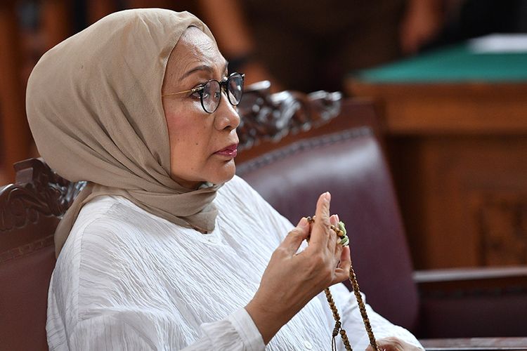 RATNA SARUMPAET DIVONIS DUA TAHUN PENJARA