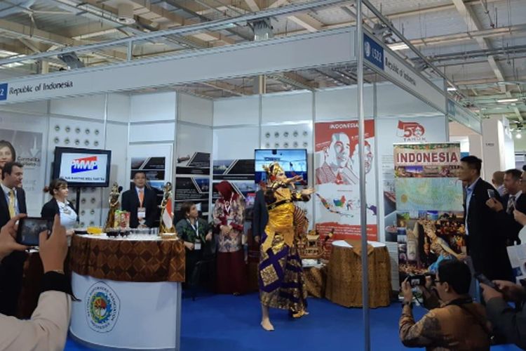 Tarian Teruna Jaya Bali di stan Indoensia di ajang Pameran Internasional Posidonia 2018