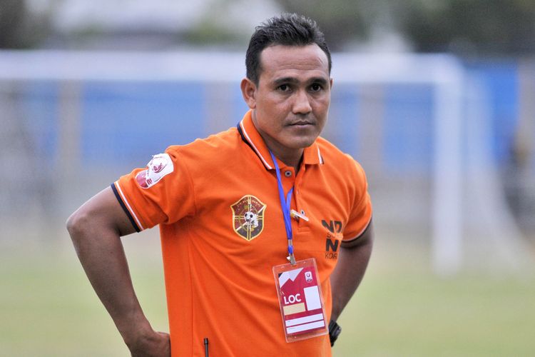 Setelah lama pensiun dari pemain sepak bola, Muhammad Jaenal Ichwan menjadi Ketua Panita Pelaksana [Panpel] pertandingan Persewar Waropen di Liga 2 2019.