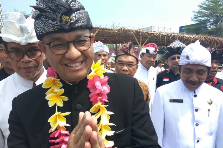 Anies berdialog dengan warga Jakarta beragama Hindu.