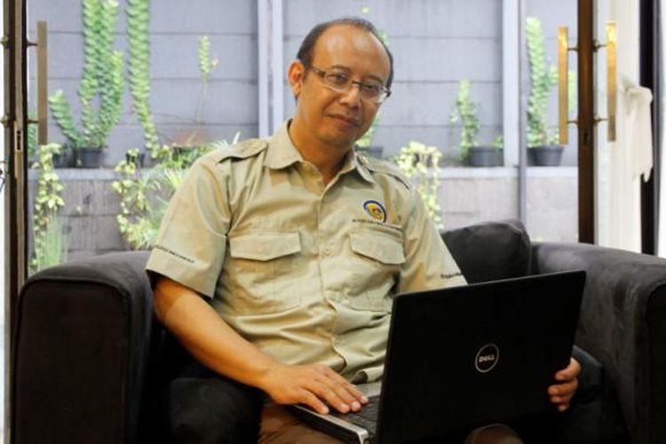Rovicky Dwi Putrohari (51). Geolog. Ketua Ikatan Ahli Geologi Indonesia. Pencipta blog, Dongeng Geologi. 
