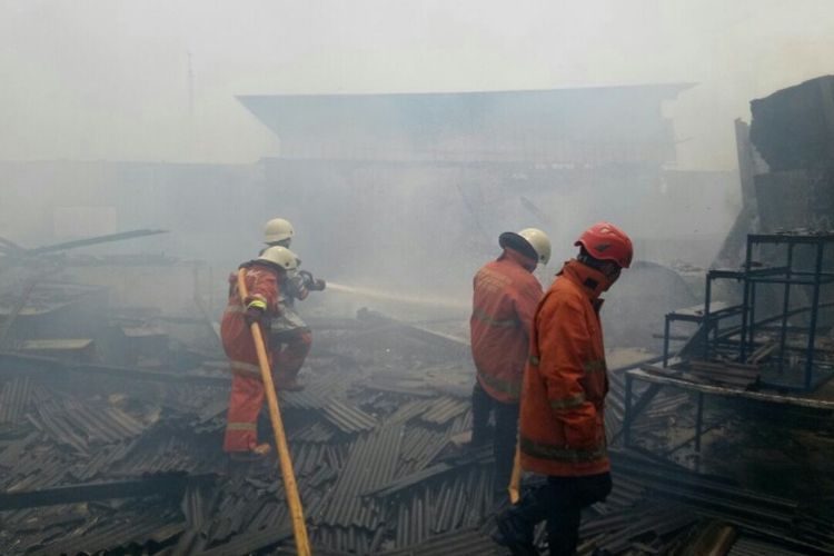 Kebakaran di permukiman padat penduduk Muara Angke, Jakarta Utara telah berhasil dipadamkan, Selasa (5/9/2017) siang.