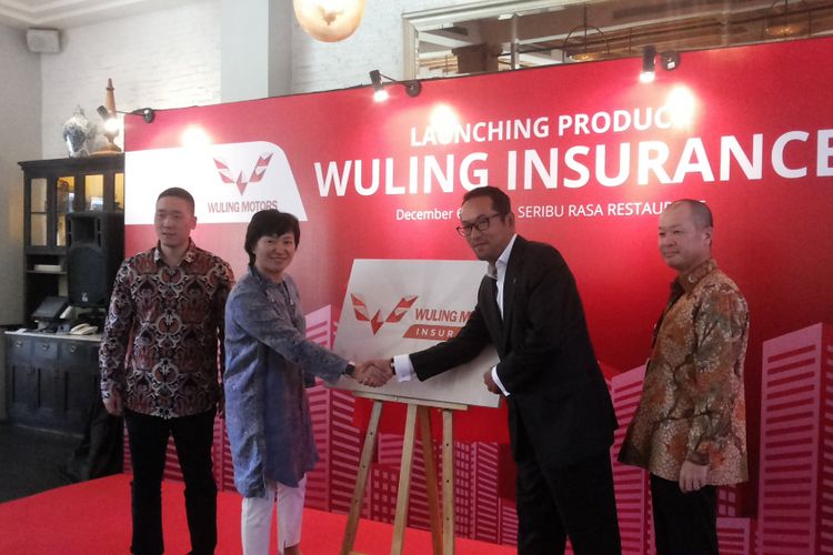 Peluncuran produk Wuling Insurance di Jakarta, Rabu (6/12/017). Wuling Insurance merupakan produk kerja sama antara Wuling Motors dan Sompo Insurance.