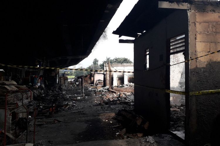 Reruntuhan bangunan yang terdampak kebakaran di Lodan Minggu lalu, Rabu (29/8/2018).