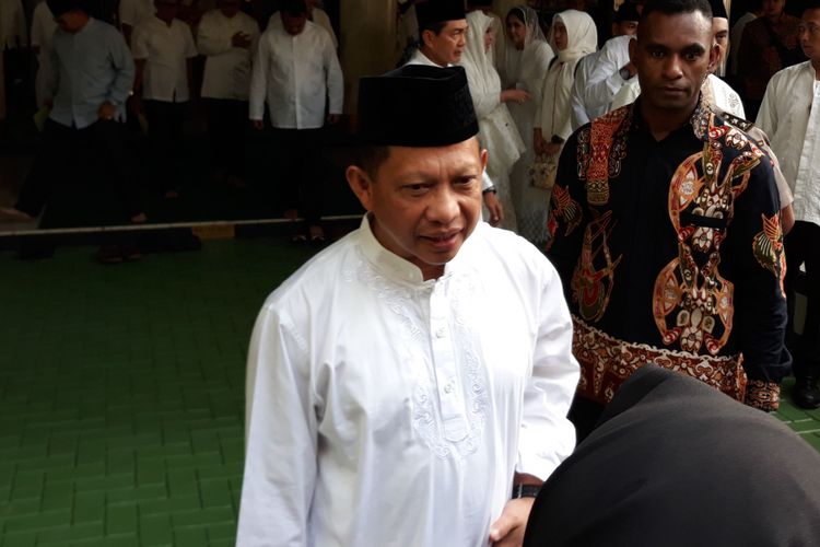 Kapolri Jenderal Tito Karnavian setelah menjalani shalat id di Masjid Al khlas, Mabes Polri, Jakarta, Jumat (15/6/2018).