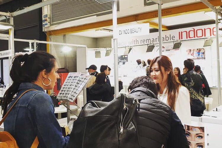 Bulu mata palsu dan wig produksi Indonesia kembali menjadi primadona dalam pameran produk kosmetik dan kecantikan COSMOPROF, di Bologna, Italia, 14?18 Maret 2019. 