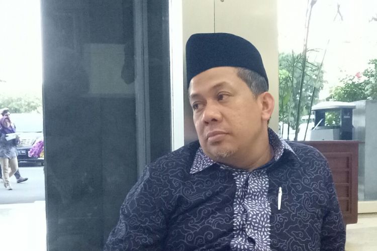 Wakil Ketua DPR Fahri Hamzah di Kompleks Parlemen, Senayan, Jakarta, Senin (18/9/2017)