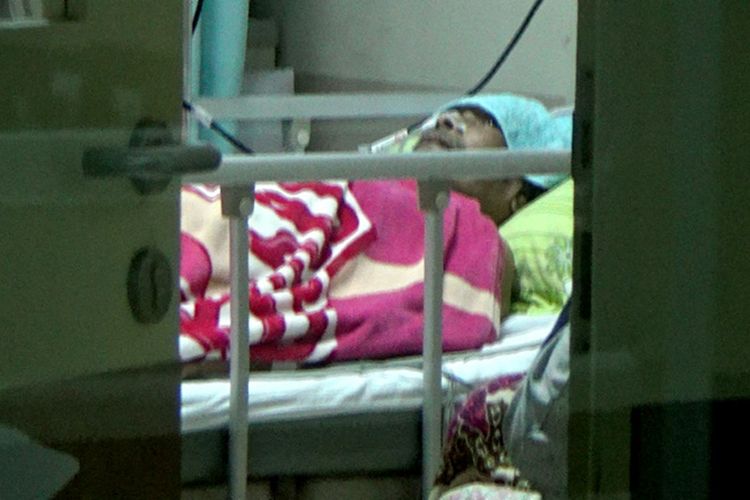 Dalam kondisi tak sadarkan diri, M Nadsier yang sedang menjalani perawatan karena menderita penyakit komplikasi di Rumah Sakit Umum  Zainal Abidin Banda Aceh sejak tiga minggu lalu, tiba-tiba disuruh pulang ke rumah oleh tim medis tanpa kejelasan.