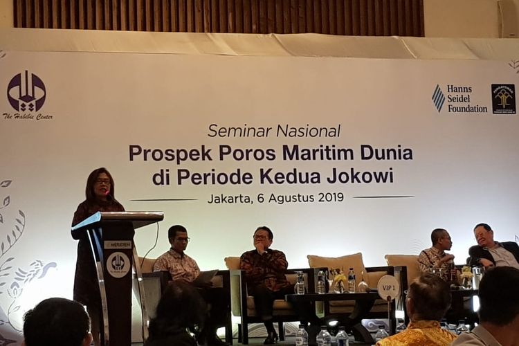 Deputi V Bidang Politik, Hukum, Keamanan, Kantor Staf Presiden RIJaleswari Pramodhawardani menjadi salah satu pembicara di Seminar Nasional bertajuk Prospek Poros Maritim Dunia di Periode Kedua Jokowi, Selasa (6/8/2019)  