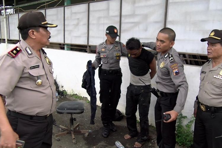 Salah seorang napi yang kabur berhasil ditangkap anggota Polresta Pekalongan, Jawa Tengah, Jumat (29/12/2017).
