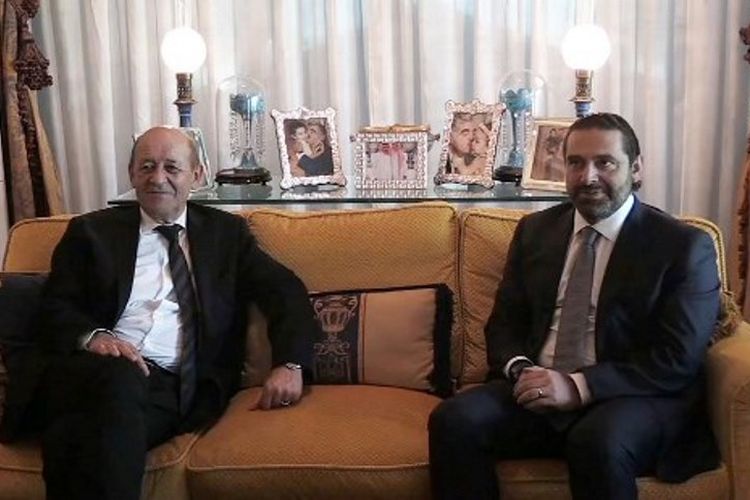 Eks Perdana Menteri Lebanon, Saad al-Hariri (kanan), bertemu dengan Menteri Luar Negeri Perancis, Jean-Yves Le Drian di Riyadh, Arab Saudi. (16/11/2017)