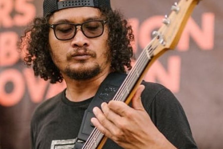 Bassist Navicula Indra Made