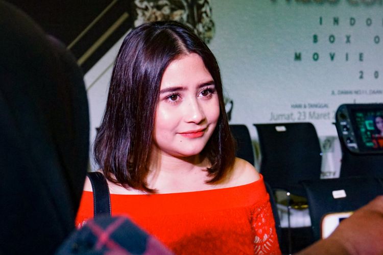 Prilly Latuconsina menghadiri jumpa pers Indonesian Box Office Movie Awards 2018 di SCTV Tower, Senayan, Jakarta Pusat, Rabu (14/3/2018).