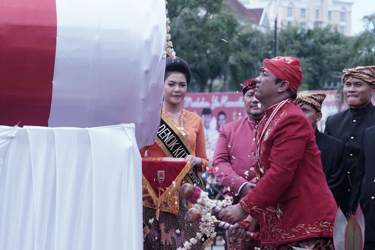 Tradisi Dugderan di Kota Semarang.