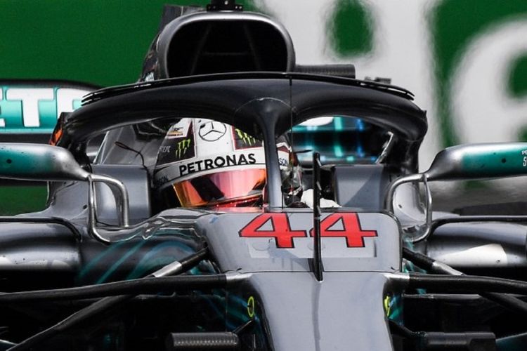 Pebalap Mercedes asal Inggris, Lewis Hamilton, memacu mobilnya pada GP Meksiko di Sirkuit Hermanos Rodriguez, 28 Oktober 2018. 