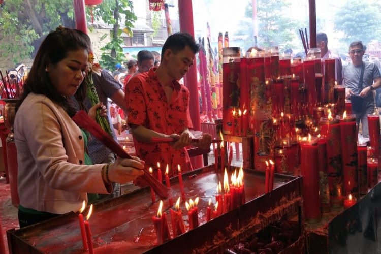 Suasana perayaan tahun baru Imlek 2570 di Vihara Dharma Bhakti, Jalan Kemenangan III, Petak Sembilan, Glodok, Jakarta Barat, Selasa (5/2/2019).