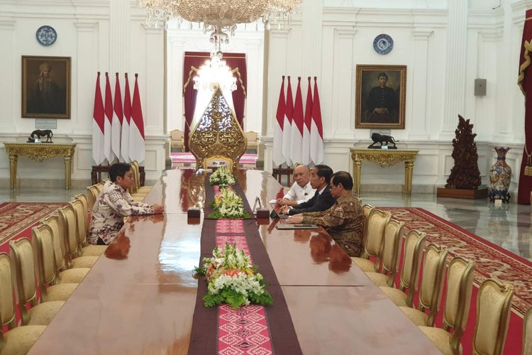 CEO Bukalapak Ahmad Zaky bertemu Presiden Jokowi di Istana Merdeka, Jakarta, Sabtu (16/2/2019).