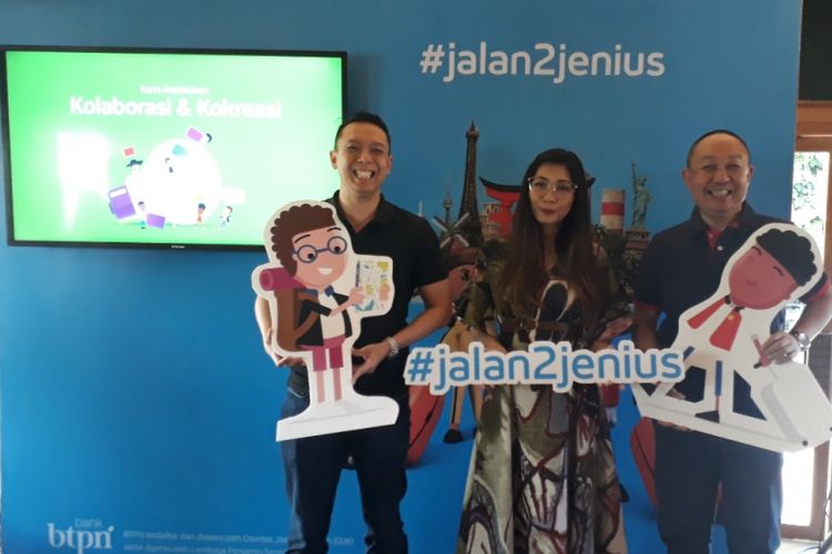 (Kiri ke kanan) Digital Banking Business Product Head BTPN Waasi Sumintardja bersama dengan Jenius user, Traveler, dan Business Woman Clara Devi serta Digital Banking Value Proposition & Product Head BTPN Irwan Tisnabudi berbagi pengalaman tentang perjalanan bermakna dan hasil kokreasi terbaru dari Jenius pada Media Briefing #Jalan2Jenius di Tujuan Café, Yogyakarta, Kamis (22/11/2018).