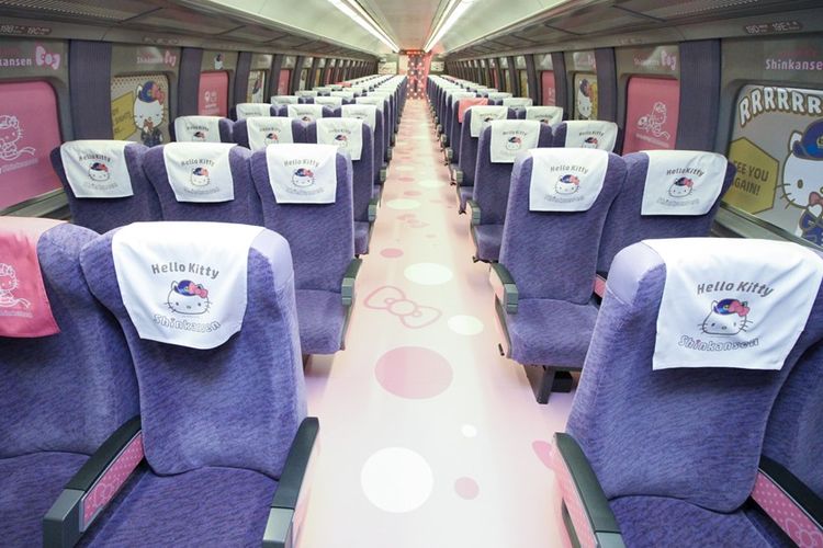 Interior kereta Shinkansen bertema Hello Kitty yang baru saja diresmikan, Sabtu (30/6/2018).