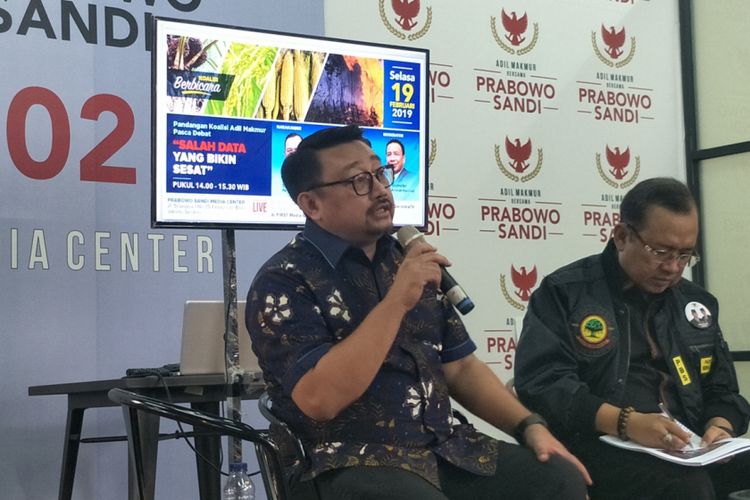 Wakil Sekjen (Wasekjen) Partai Demokrat Rachlan Nashidik dalam sebuah diskusi di media center pasangan Prabowo-Sandiaga, Jalan Sriwijaya I, Jakarta Selatan, Selasa (19/2/2019).