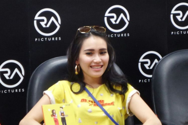 Ayu Ting Ting dalam peluncuran buku Dimsum Martabak di Margo City, Depok, Jawa Barat, Sabtu (5/5/2018).