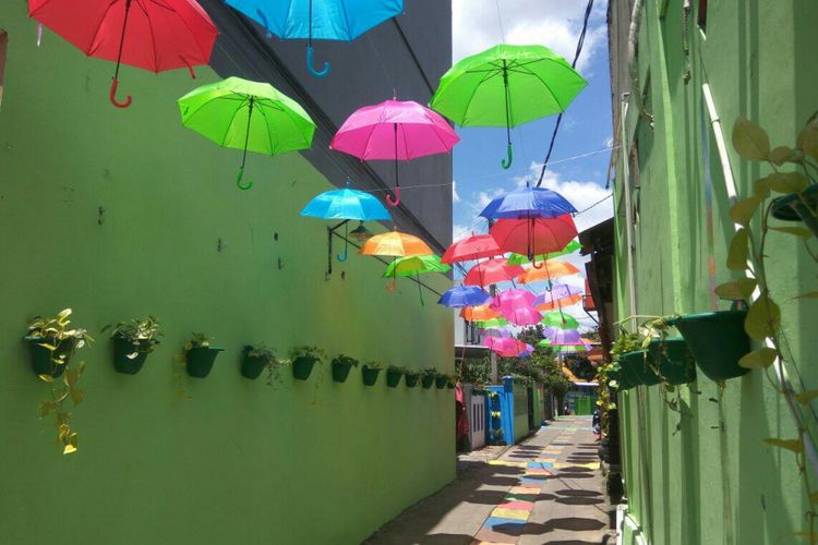 Kampung warna-warni di Jalan Bhakti, RW 10 Kecamatan Cimanggis, Depok, Kamis (15/3/2018).