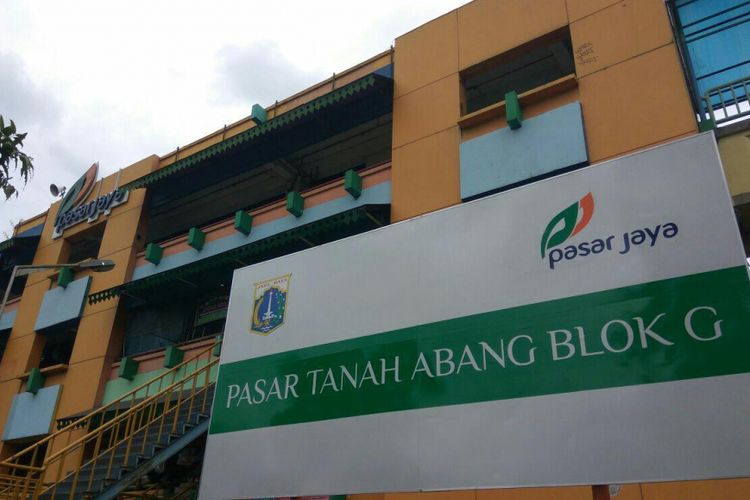 Plang bertuliskan Blok G Pasar Tanah Abang terpampang di depan blok yang tak jauh dari Stasiun Tanah Abang.