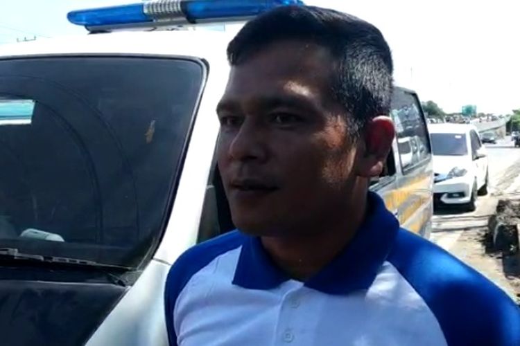 Kapolsek Panakukang Kompol Ananda Fauzi Harahap saat diwawancara usai polisi olah TKP atas penemuan mayat pria bertato di Jalan Urip Sumoharjo, Kelurahan Pampang, Kecamatan Panakukang, Makassar, Minggu (22/6/2019).