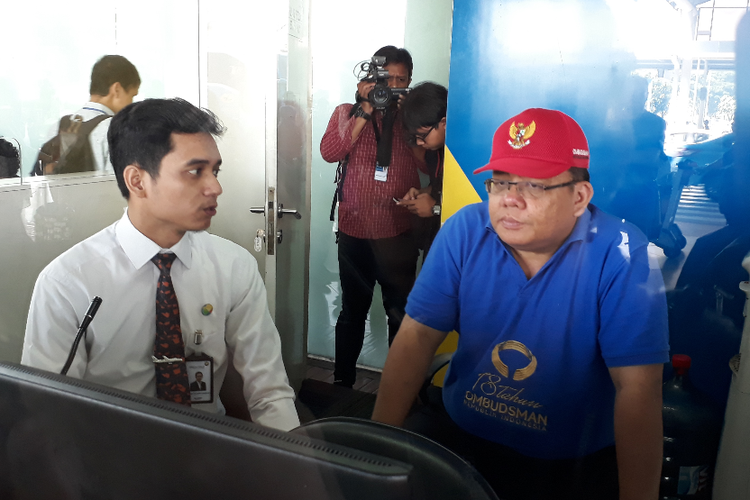 Anggota Ombudsman RI Adrianus Meliala melakukan inspeksi mendadak (sidak) di Terminal 1 Bandara Internasional Soekarno-Hatta, Tangerang, Selasa (19/6/2018). 