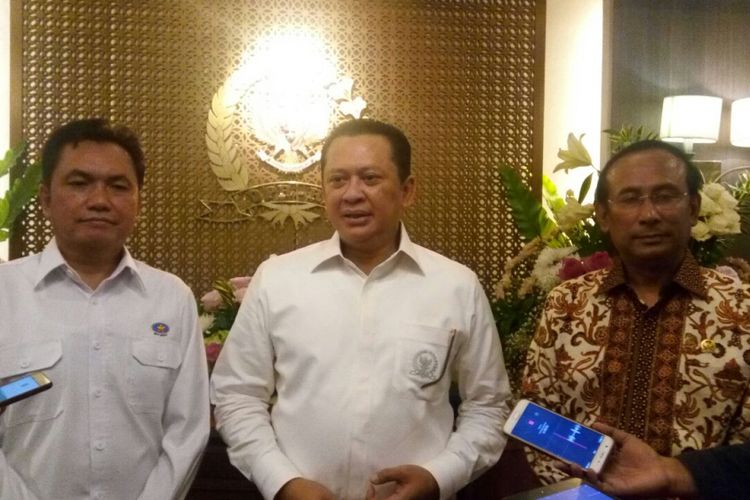 Ketua Dewan Perwakilan Rakyat RI (DPR RI) Bambang Soesatyo melakukan pertemuan dengan Komite Badan Pengatur Hilir Minyak dan Gas (BPH Migas) di Gedung DPR RI Jakarta, Senin (19/2/2018).   