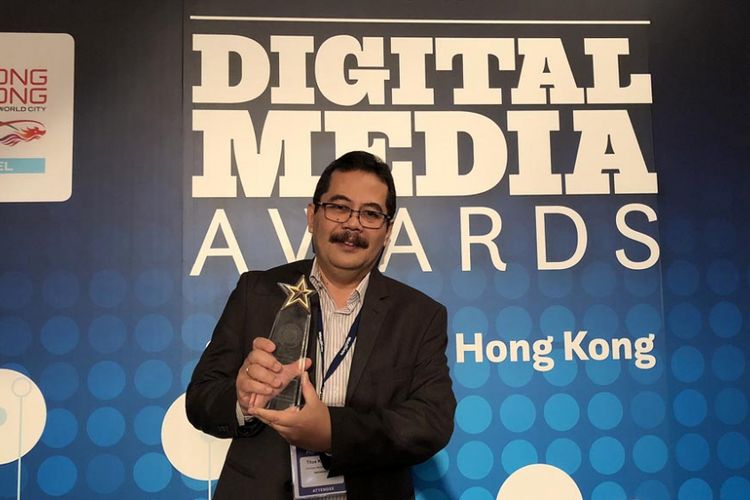 Harian Kompas menerima penghargaan Asian Digital Media Awards 2018 di Hong Kong, Kamis (8/11/2018). Harian Kompas juga menerima penghargaan emas untuk Kompas.id kategori Reader Revenue Initative yang diterima oleh General Marketing Manager Harian Kompas Titus Kitot.