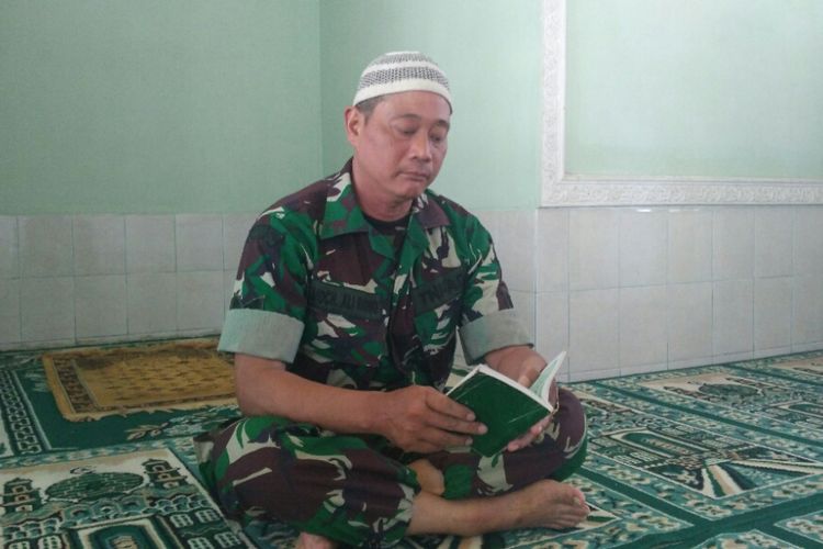Sertu Ali Ridho, tentara asal Kediri, Jawa Timur yang juga mengabdi kepada masyarakat sebagai dai. 