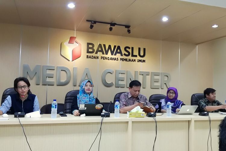 Diskusi bertajuk Seleksi Penyelenggara Pemilu dan Upaya Mewujudkan Komitmen Afirmasi Keterwakilan Perempuan di gedung Bawaslu, Jakarta, Minggu (10/6/2018).