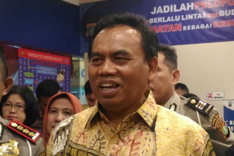 Sekretaris Daerah DKI Jakarta Saefullah saat menghadiri peresmian Gerai SIM dan Samsat Pluit Village, Jakarta Utara, Selasa (15/8/2017).