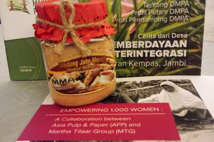 APP Sinar Mas dan Martha Tilaar Group bekerja sama memberdayakan 1.000 perempuan melalui budidaya tanaman jahe merah meliputi Kelompok Wanita Tani (KWT) pada lima wilayah provinsi di Sumatra, Jawa, dan Kalimantan mulai 2019.
