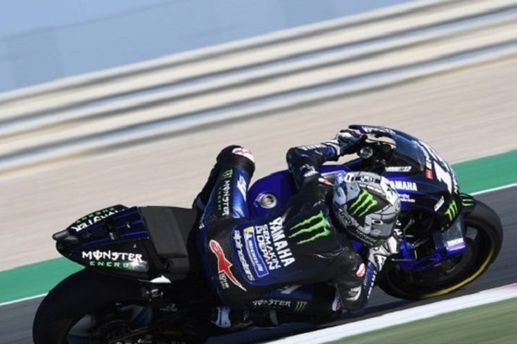 Pebalap Yamaha MotoGP, Maverick Vinales, menjalani latihan bebas di Sirkuit Losail pada MotoGP Qatar, 8 Maret 2019. 