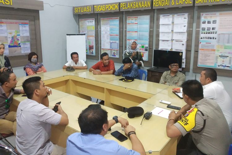 Perwakilan masa dari aliansi Pencari Keadilan saat bertemu dengan pihak kepolisian Resort Lombok Tengah Senin (27/5/2019)