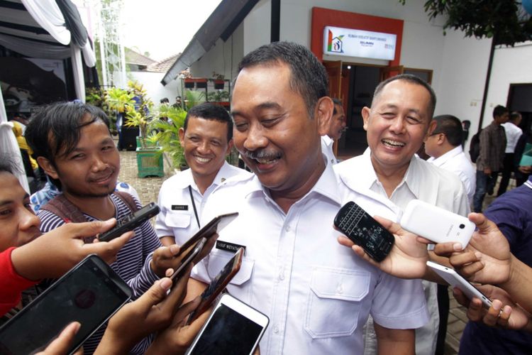 Wakil Bupati Banyuwangi Yusuf Widiatmoko di hadapan beberapa jurnalis setelah membuka acara Coffe Processing Festival Rabu (18/10/2017)