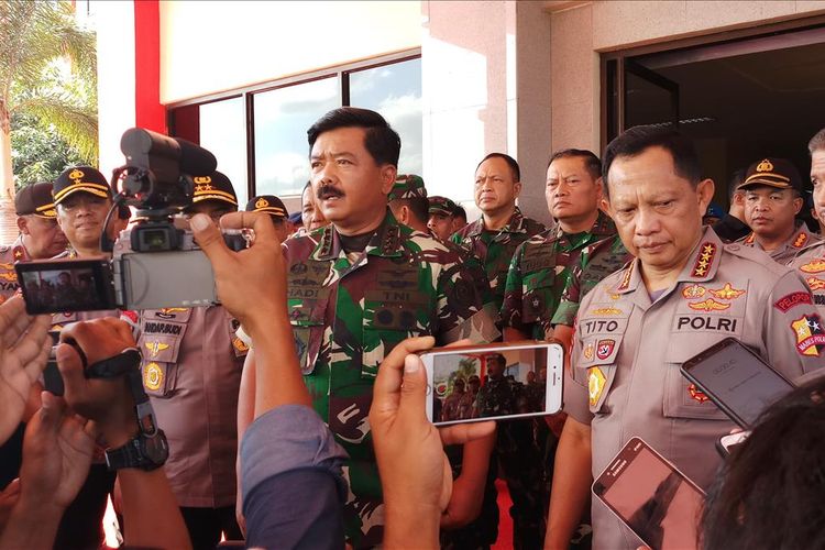 Panglima TNI Marsekal Hadi Tjahjanto yang didampingi Kapolri Jendral Tito Karnavian menegaskan sejumlah persenjataan atau Alutsista yang ada di Markas pulau terdepan, yakni Pulau Nipah, Batam, Kepulauan Riau berfungsi dengan baik.