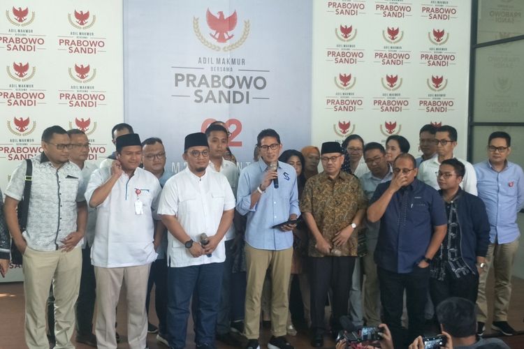 Calon wakil presiden nomor urut 02 Sandiaga Uno saat menggelar konferensi pers di media center pasangan Prabowo-Sandiaga, Jalan Sriwijaya, Jakarta Selatan, Senin (22/4/2019).